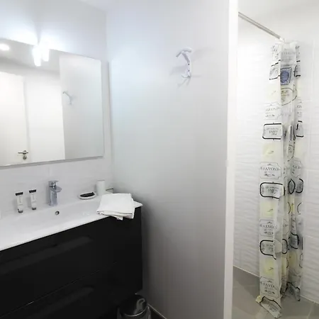 Les Vagues Avec Jacuzzi Privatif & Parking Prive Apartment Sarlat-la-Caneda