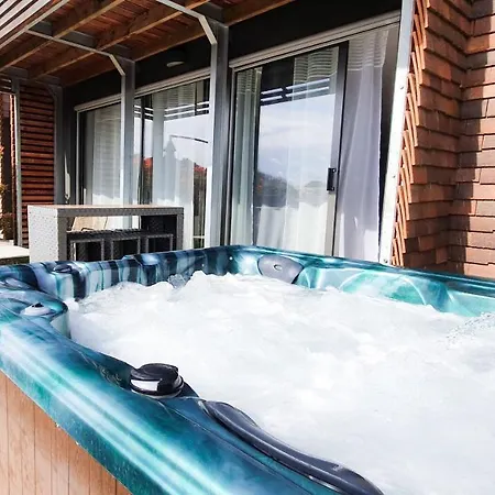 Les Vagues Avec Jacuzzi Privatif & Parking Prive Sarlat-la-Caneda